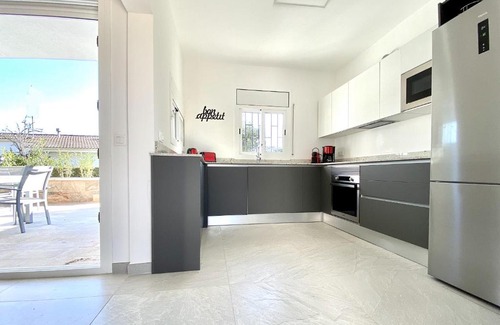 Les Tres Cales Villa | Elegant Villa Bouganvilla: Family-Friendly Oasis with Pool