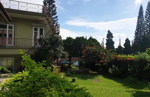Parongpong House | Villa Bougenvile Lembang Asri