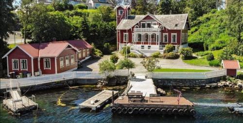 Godvik Apartment | Villa Brattholmen: Oceanfront Escape with Private Beach
