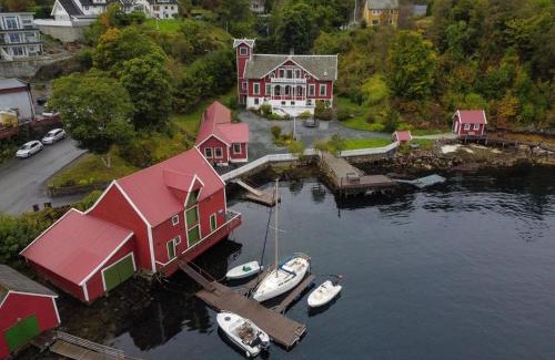 Godvik Apartment | Villa Brattholmen: Oceanfront Escape with Private Beach