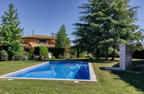 Navata Villa | Villa Brenda: Top-Rated Resort with Pool & Family Amenities