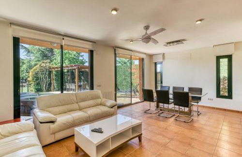 Navata Villa | Villa Brenda: Top-Rated Resort with Pool & Family Amenities