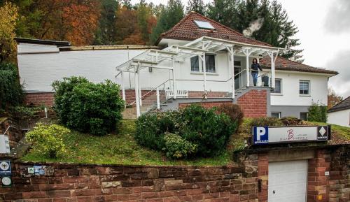 Rodalben Hotel | Guest Rated Villa Bruderfels, Garni - Comfort Awaits