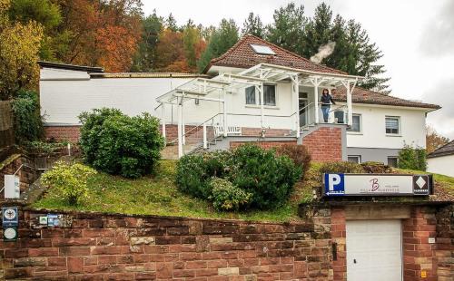 Rodalben Hotel | Guest Rated Villa Bruderfels, Garni - Comfort Awaits