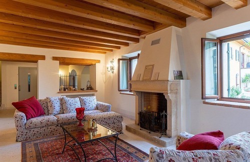 Pedemonte Villa | Villa Brunilde: A charming three-story villa situated in a quiet location on the hills of Valpolicella, surrounded by the greenery and the Amarone vineyards, with Free WI-FI.