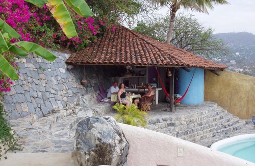 Almacen House | Pet-Friendly Villa Bugambilias with Ocean View and Pool