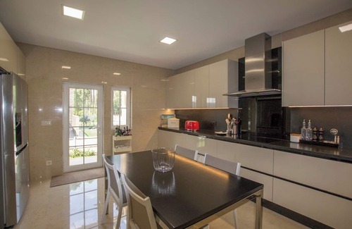 Charneca de Caparica e Sobreda Villa | Villa Buganvilia III - Relaxing Retreat with Private Pool