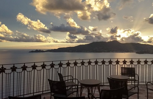 Zoagli Villa | Historic Villa with Ocean Views, Garden & 9.8/10 Rating
