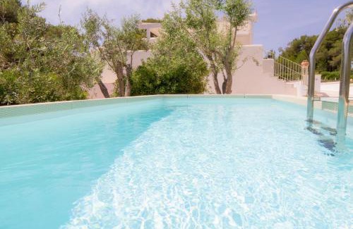 Vignacastrisi Villa | Villa Buon Vento: Oceanfront Retreat with Hot Tub & Pool