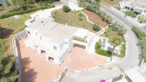 Vignacastrisi Villa | Villa Buon Vento: Oceanfront Retreat with Hot Tub & Pool