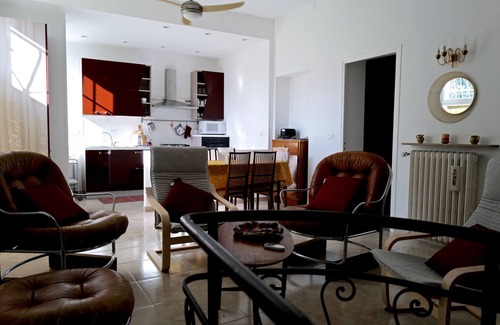 Sanremo House | Beachfront Villa by the Sea with Ocean Views & Pet-Friendly