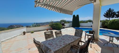 Byala House | Unforgettable Stay at Villa Byala Grape House with Ocean Views