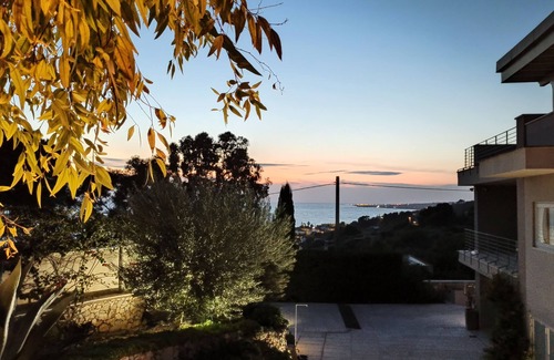 Torre Vado Villa | Villa Cà del Mar B2: Family-Friendly with Pool & Breakfast