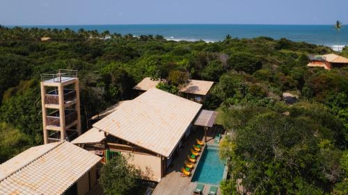 Marau Cabin | Villa Céu: Oceanfront Getaway with Spa & Pool Amenities