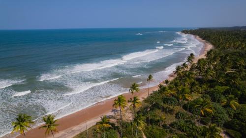 Marau Cabin | Villa Céu: Oceanfront Getaway with Spa & Pool Amenities