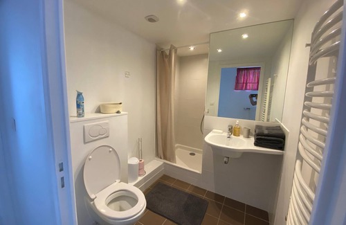 Ardres Bed & Breakfast | Pet-Friendly Retreat with Breakfast and Hot Tub Access
