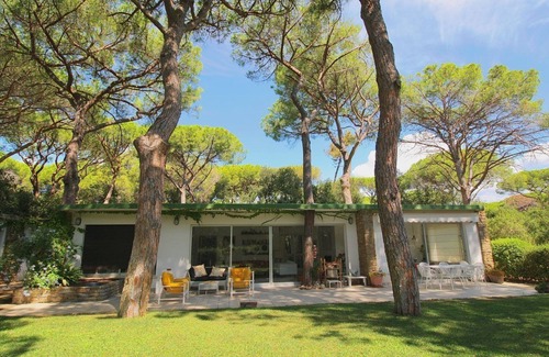 Le Rocchette Cottage | Delightful Villa Corallo with Family-Friendly Amenities