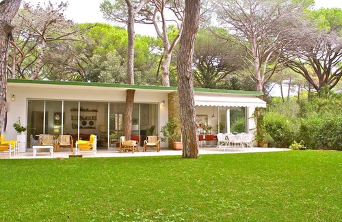 Le Rocchette Cottage | Delightful Villa Corallo with Family-Friendly Amenities