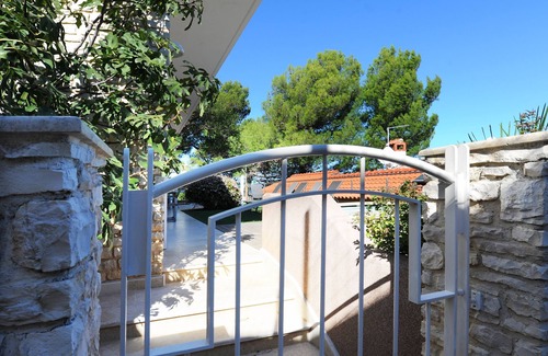 Crveni Vrh Apartment | Villa Cablex II: An Oasis of Calm with Oceanfront Views