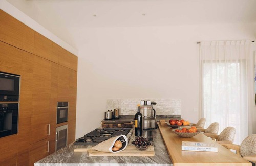 Ramatuelle Villa | Villa Cachou: Family-Friendly Retreat with Spa & Breakfast