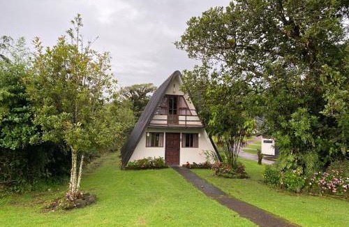Sabanilla Cabin | Villa Calas: Family-Friendly Getaway with Kitchen & Breakfast