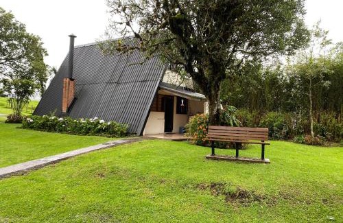 Sabanilla Cabin | Villa Calas: Family-Friendly Getaway with Kitchen & Breakfast