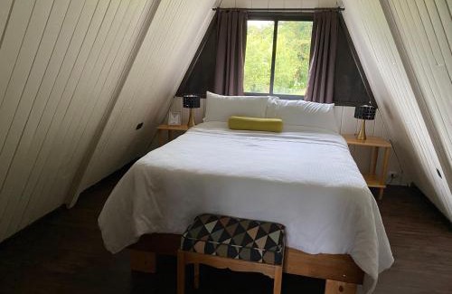Sabanilla Cabin | Villa Calas: Family-Friendly Getaway with Kitchen & Breakfast