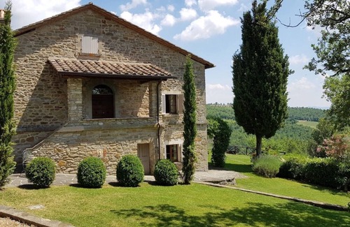 Pieve Santo Stefano House | Villa Calcina: Idyllic Tuscan Farmhouse with Ocean Views