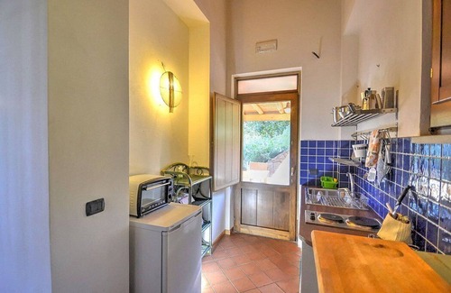 Mirto House | Villa Calesse C: Independent Retreat with Pool & Free Wi-Fi