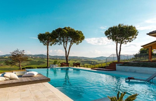 Saludecio Villa | Relax at Villa California 6 with Oceanfront Pool Access