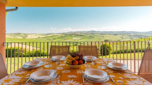 Saludecio Villa | Relax at Villa California 6 with Oceanfront Pool Access