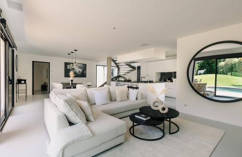 Biarritz Villa | Villa California: Premier Stay with Pool & Spa in Biarritz