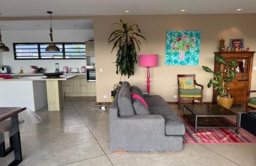 Dumbea Villa | Relax at Villa Californienne near Nouméa with Pool & Hot Tub