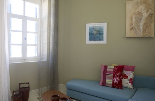 Mandraki House | Villa Calliope: A Unique Townhouse on a Volcanic Island