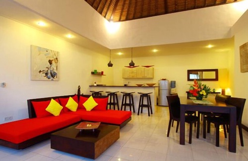 Batubelig Villa | Villa Calypso: Oceanfront Escape Steps from Batubelig Beach