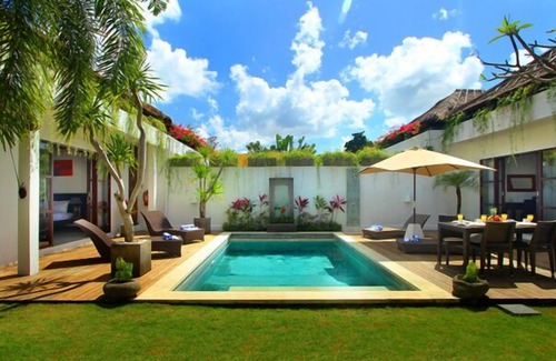 Batubelig Villa | Villa Calypso: Oceanfront Escape Steps from Batubelig Beach