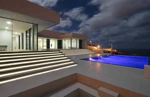 Estrela da Calheta House | Villa Camacho - Elegant Oceanfront Escape with Pool & Hot Tub