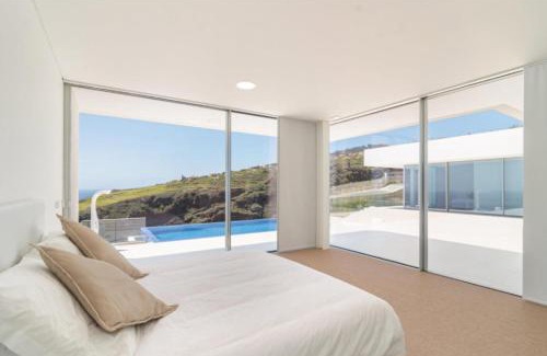 Estrela da Calheta House | Villa Camacho - Elegant Oceanfront Escape with Pool & Hot Tub