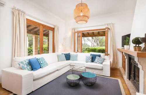 Mal Pas-Bon Aire Villa | Villa Camila: Oceanfront Retreat Near Sant Pere Beach