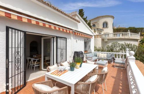 Cumbre del Sol Villa | Villa Camilo by Abahana Villas: 4-Star Gem with Pool & Pets