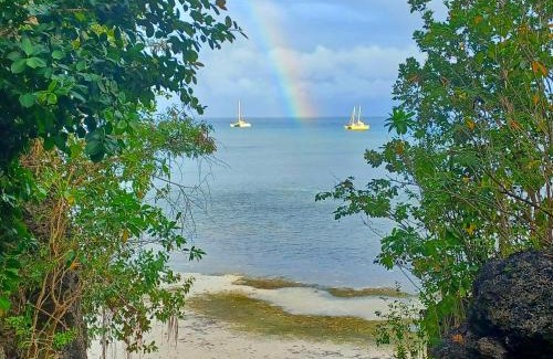 San Francisco Island House | Popular Camotes Nook - Budget-Friendly with Pool & Beach