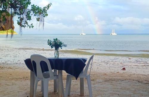 San Francisco Island House | Popular Camotes Nook - Budget-Friendly with Pool & Beach