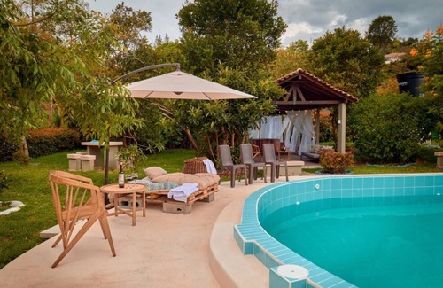Guarne Apartment | Relaxing Villa with Pool and Jacuzzi for Family Fun