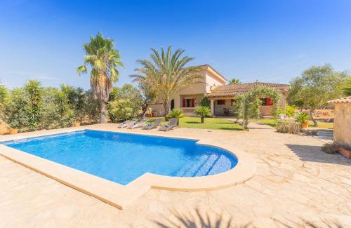 Sencelles Villa | Discover Villa Can Llinàs: Family Friendly with Pool Access