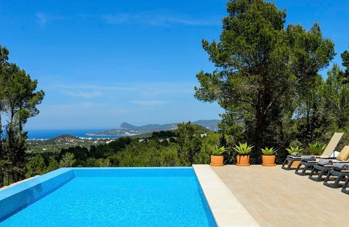 Sant Llorenc de Balafia Villa | Villa Can Rafalet in Ibiza