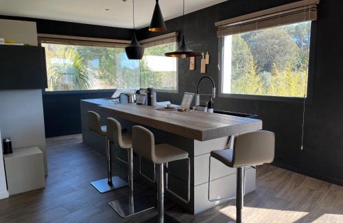 Bandol Villa | Villa Canadeau: 4-Star Stay with Exceptional Guest Ratings