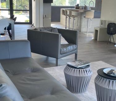 Bandol Villa | Villa Canadeau: 4-Star Stay with Exceptional Guest Ratings