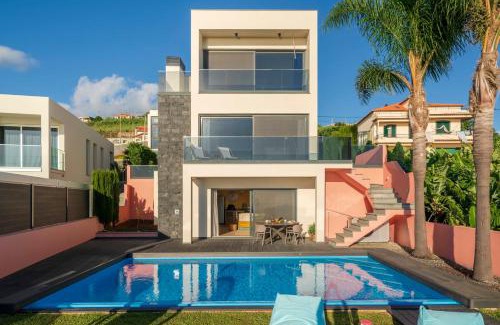 Tabua Villa | Discover Villa Candelária: Oceanfront Bliss & Top Reviews