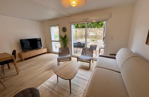Lacanau-Ocean Villa | Inviting Villa for 8, Steps from the Ocean with Breakfast