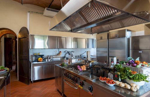 Castiglion Fibocchi Villa | Experience Villa Canto Alla Moraia with Pool & Spa Amenities